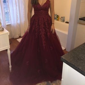 NEVER BEEN WORN OR ALTERED SHERRI HILL PROM DRESS